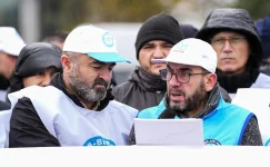 Bem-Bir-Sen’den İBB Önünde İkramiye Eylemi Bem-Bir-Sen’den İBB Önünde İkramiye Eylemi